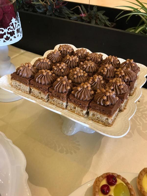 Prajitura cu nuci, caramel si ciocolata
